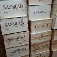 Casse di legno del vino vuote e pannelli