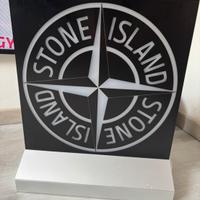 Insegna luminosa stone island