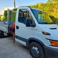 Iveco Daily 35-11 con gru Ferrari 530
