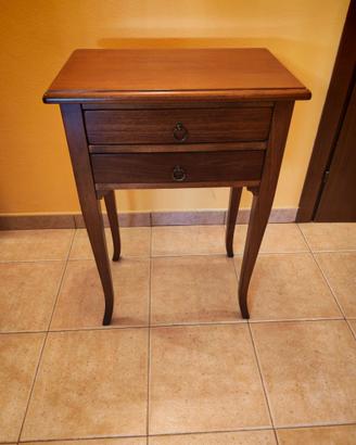 Tavolino da camera in legno