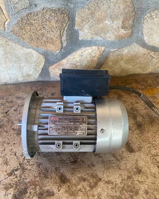 Motore elettrico 0,55 kw 2850 giri