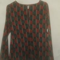 Camicetta a disegni geometrici 