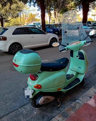 Vespa ET 4  cc 125  km 22125 .