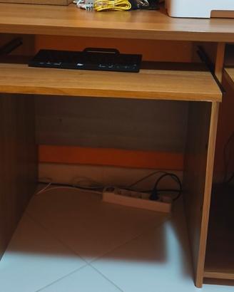 scrivania porta computer in legno
