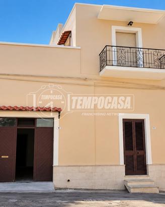 SOLUZIONE INDIPENDENTE SU DUE LIVELLI CON BOX AUTO