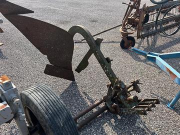 Aratro monovomere singolo Cesari