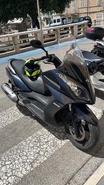Kymco downtown 300 cc.