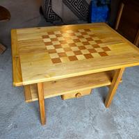 Tavolino in legno massiccio con Scacchiera