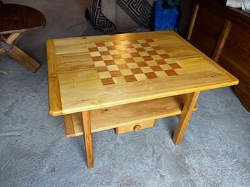 Tavolino in legno massiccio con Scacchiera
