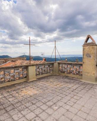 Appartamento di 185 m² con più di 5 locali a Mompe