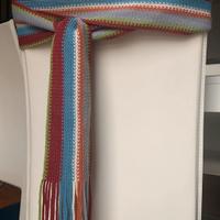 Cintura in maglia con frange da annodare in vita