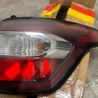 Faro posteriore DX ford kuga 2019