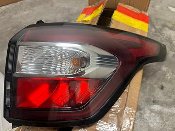 Faro posteriore DX ford kuga 2019