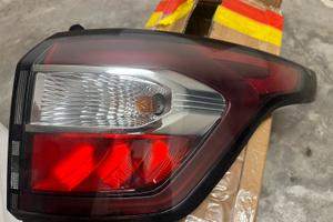 Faro posteriore DX ford kuga 2019