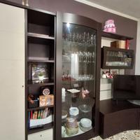 Parete attrezzata con piccolo angolo bar