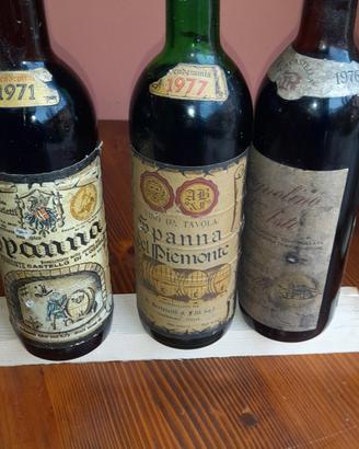 bottiglie di vino  vecchie per collezionisti