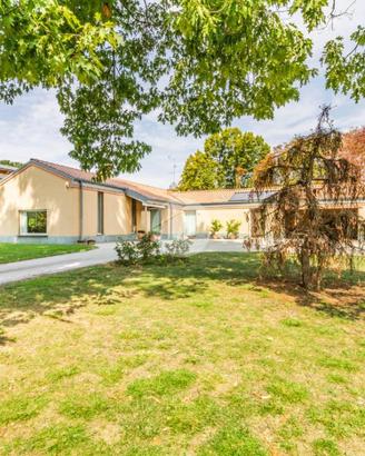 VILLA SINGOLA A MARCALLO CON CASONE