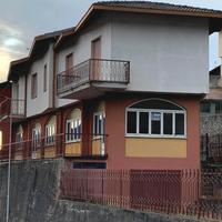 Villa indipendente con box di 120 mq e giardino
