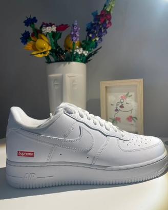 Nike Air Force 1 Low Supreme White T44