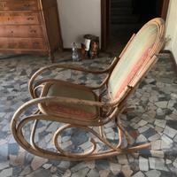 Sedia a dondolo in bambù