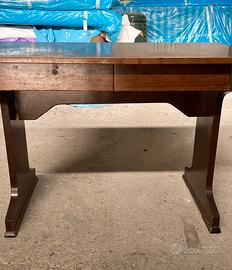 Mobili anni 60 scrivania e due sedie