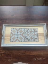 vassoio di legno e ceramica 
