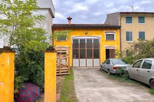 Immobile di 207 m² con 3 locali a Montichiari