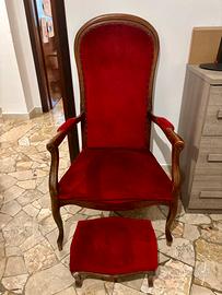 Sedia vintage con poggiapiedi in coordinato