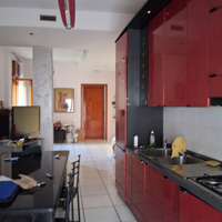 In zona residenziale appartamento