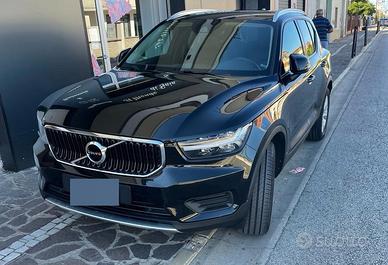 VOLVO XC40 Momentum AWD