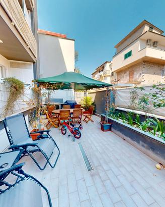 Tre vani ristrutturato con giardino e box