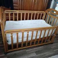 Letto per neonati in legno