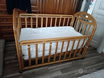 Letto per neonati in legno