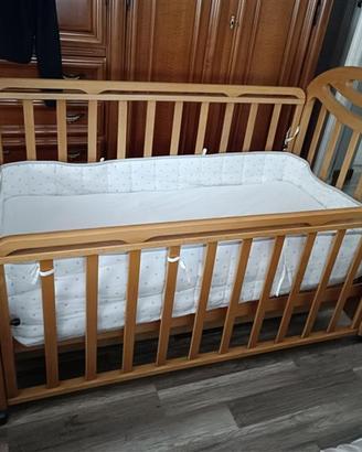 Letto per neonati in legno