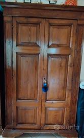 Armadio due ante arte povera