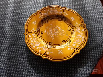 piatto decorativo in ceramica