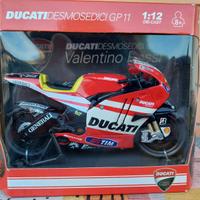 Modellino Ducati Desmosedici GP11 Valentino Rossi
