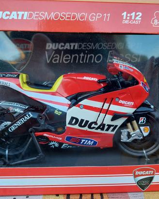 Modellino Ducati Desmosedici GP11 Valentino Rossi