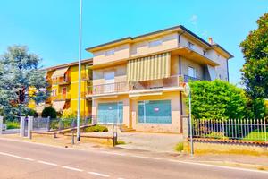 NEGOZIO A PONCARALE