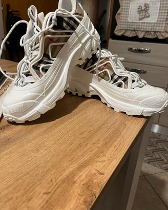 Sneaker arthur di Burberry