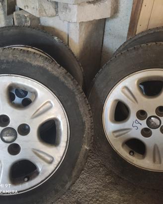 8 gomme e 4 cerchi in lega per lancia e fiat