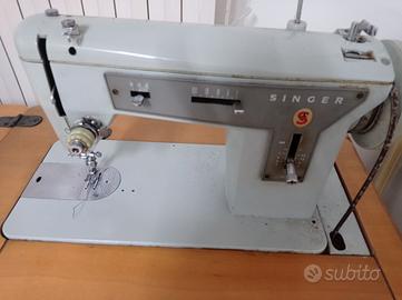 Macchina da cucire marca SINGER con mobile