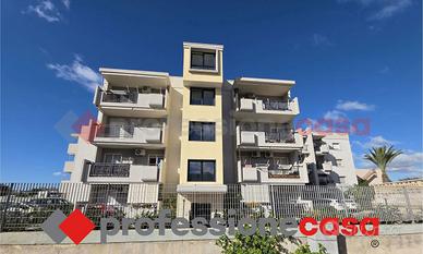 Appartamento di 4 vani e doppi servizi. Posto auto