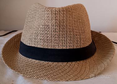 Cappellino di paglia con banda nera 