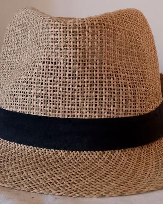 Cappellino di paglia con banda nera 