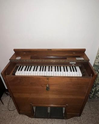 Harmonium d’epoca a pedali