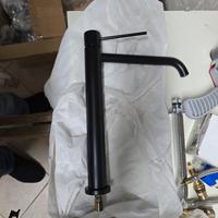 Miscelatore alto per lavabo