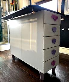 Mobile Montessori per bambini con cassetti