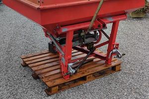 Spandiconcime lely 2 eliche 700 lt