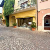 NEGOZIO A MANERBA DEL GARDA